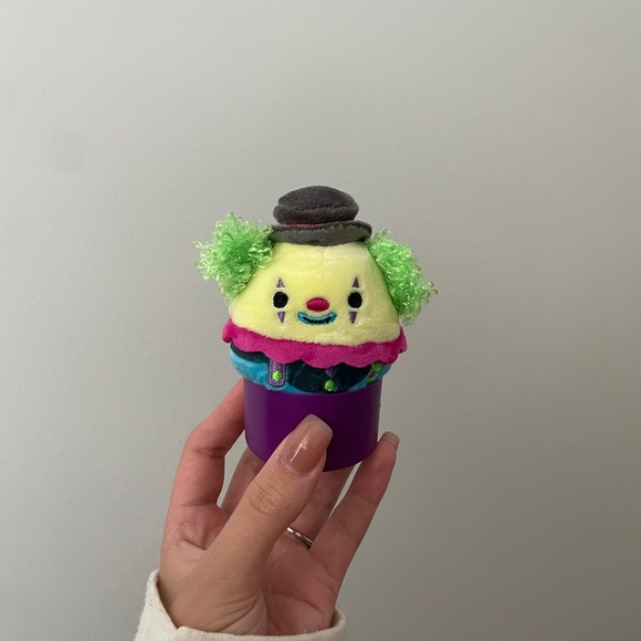 Squishmallow Resul Clown Micromallow - Picture 3 of 3